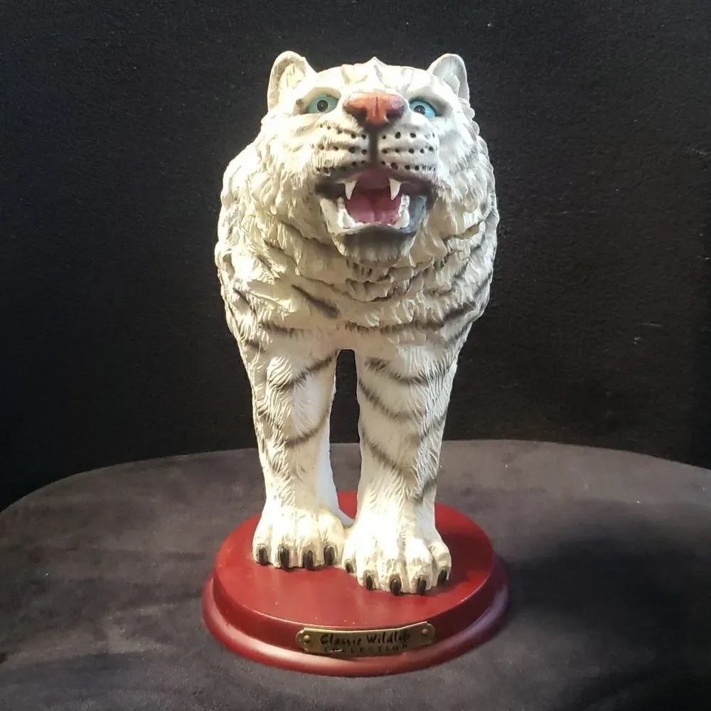 Vintage Classic Wildlife Collection Resin Siberian Tiger Figurine Wood Base